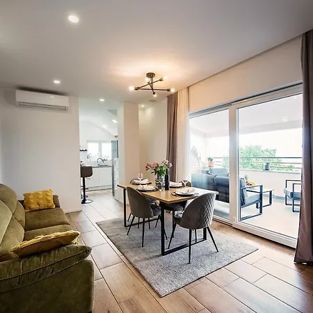 I & J * イモツキ