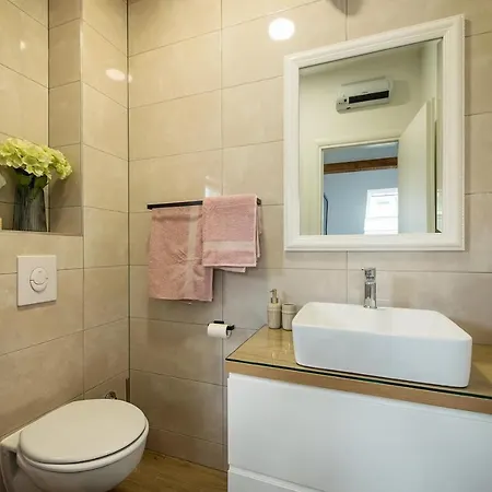 Apartament I & J *