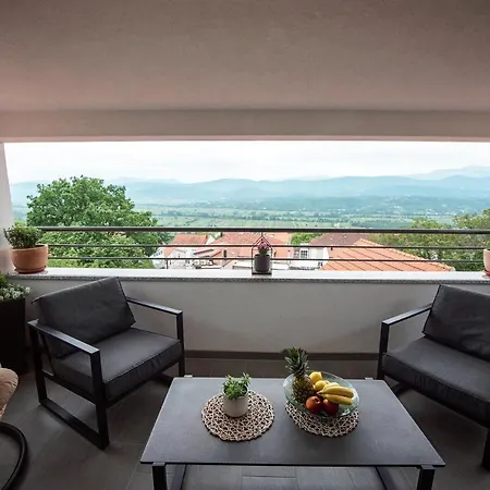 I & J Apartament