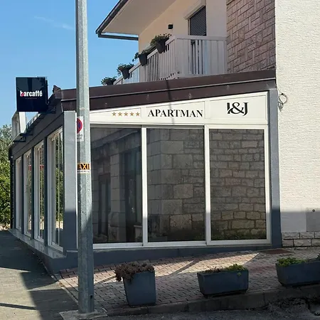 I & J Apartament *